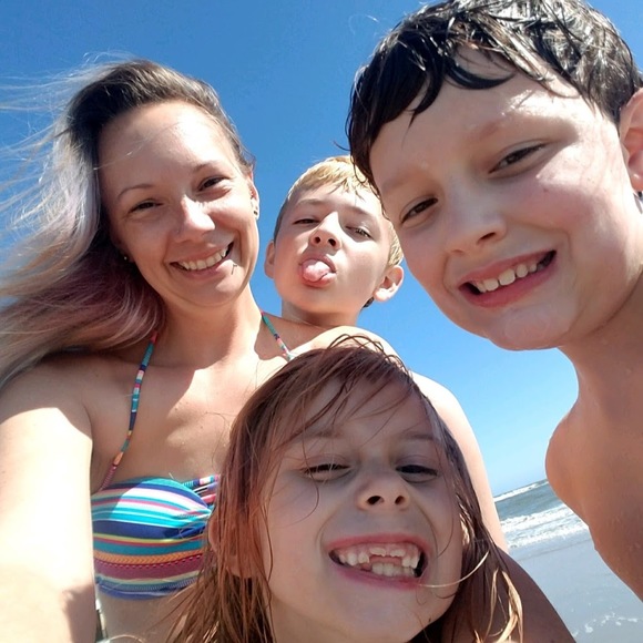 Meet your Posher, Christina - Picture 1 of 1